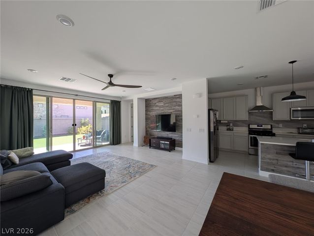 6611 Summershade Street, North Las Vegas, NV 89086