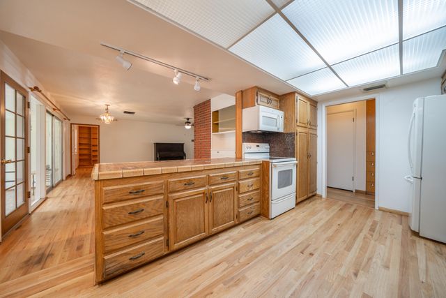 3081 Henderson Road, Redding, CA 96002