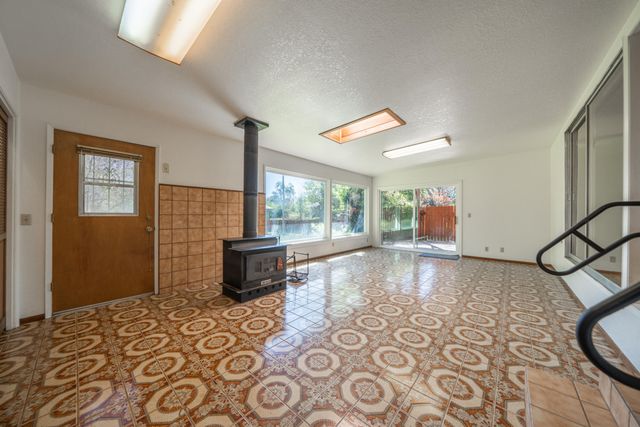 3081 Henderson Road, Redding, CA 96002