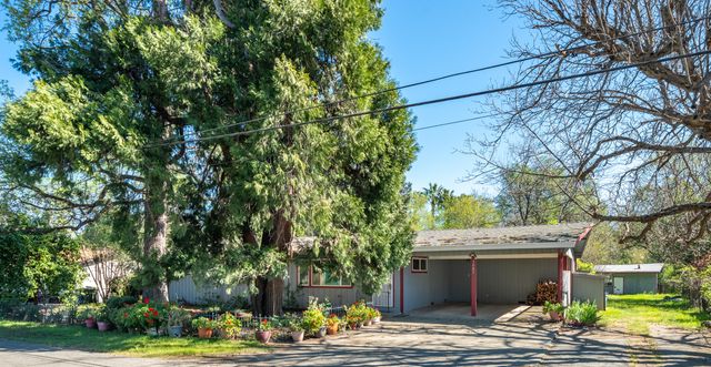 3081 Henderson Road, Redding, CA 96002