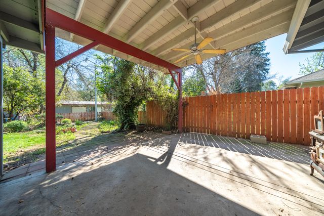 3081 Henderson Road, Redding, CA 96002