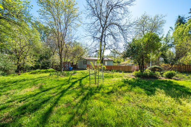3081 Henderson Road, Redding, CA 96002