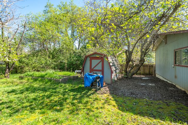 3081 Henderson Road, Redding, CA 96002