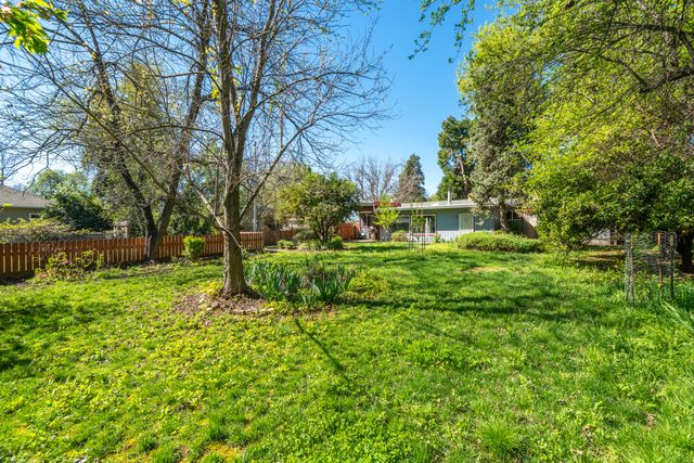 3081 Henderson Road, Redding, CA 96002
