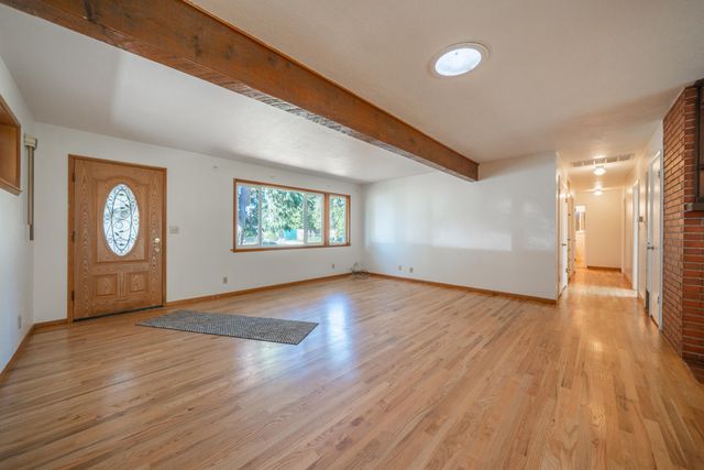 3081 Henderson Road, Redding, CA 96002