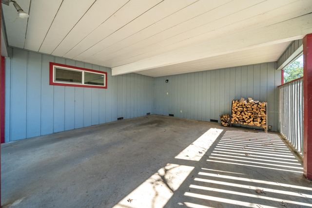 3081 Henderson Road, Redding, CA 96002