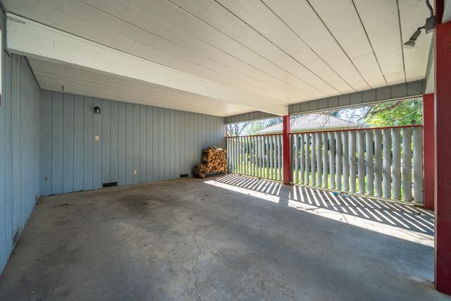 3081 Henderson Road, Redding, CA 96002