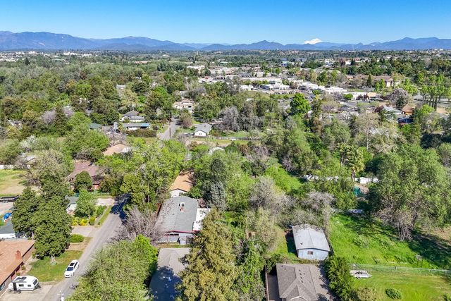 3081 Henderson Road, Redding, CA 96002