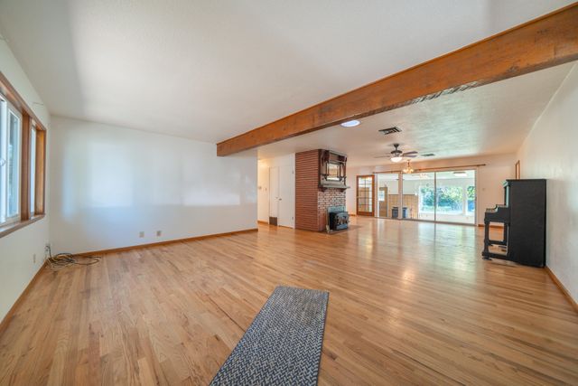 3081 Henderson Road, Redding, CA 96002