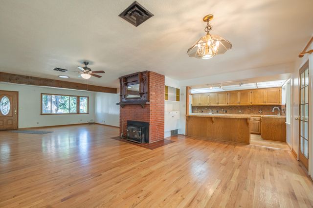 3081 Henderson Road, Redding, CA 96002