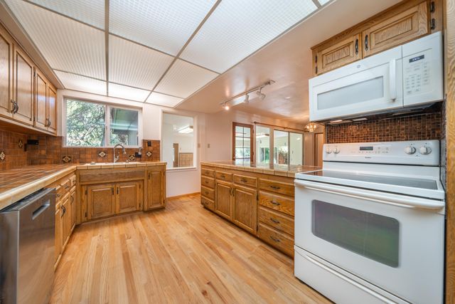 3081 Henderson Road, Redding, CA 96002