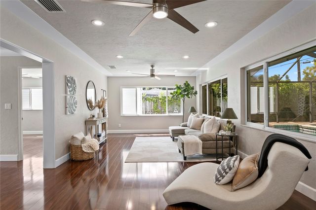 2756 65TH WAY N, St Petersburg, FL 33710