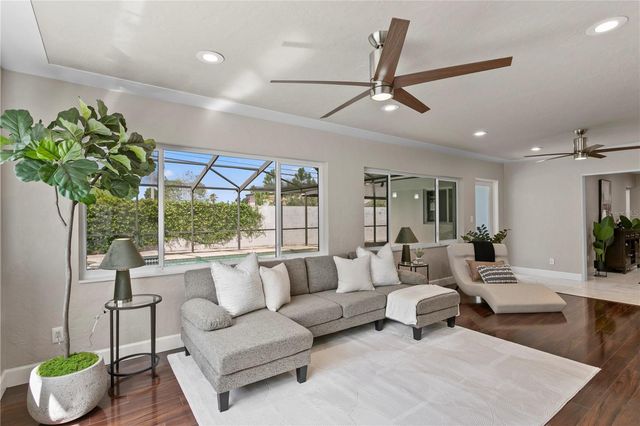 2756 65TH WAY N, St Petersburg, FL 33710