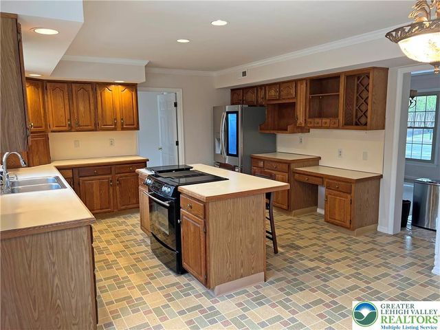 4861 Waterfall Drive, Lower Macungie Twp, PA 18062