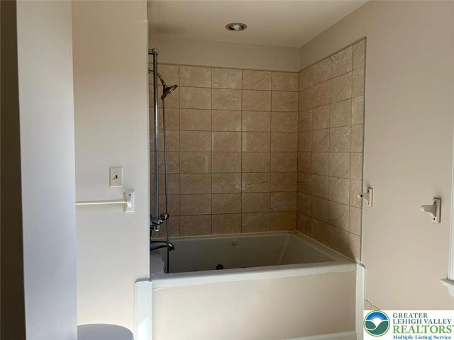 4861 Waterfall Drive, Lower Macungie Twp, PA 18062