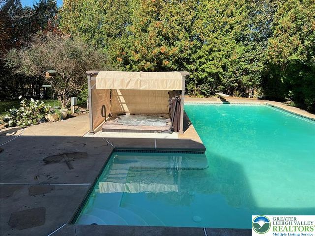 4861 Waterfall Drive, Lower Macungie Twp, PA 18062