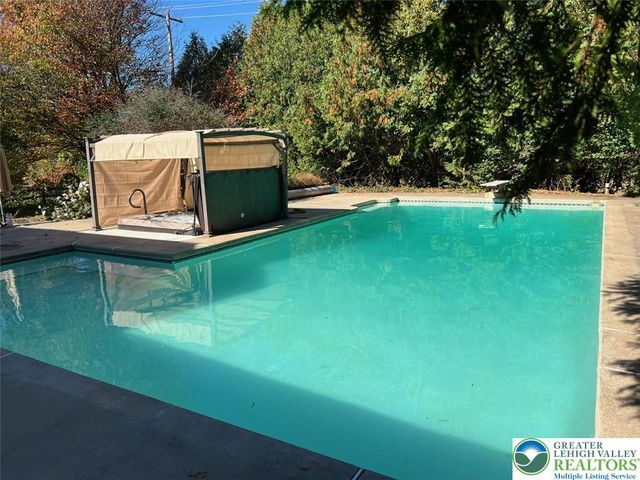 4861 Waterfall Drive, Lower Macungie Twp, PA 18062