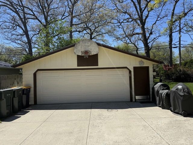 2945 104th STREET, West Allis, WI 53227