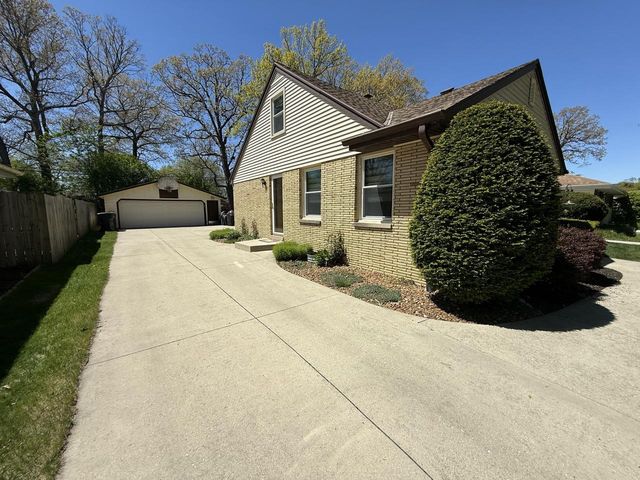 2945 104th STREET, West Allis, WI 53227