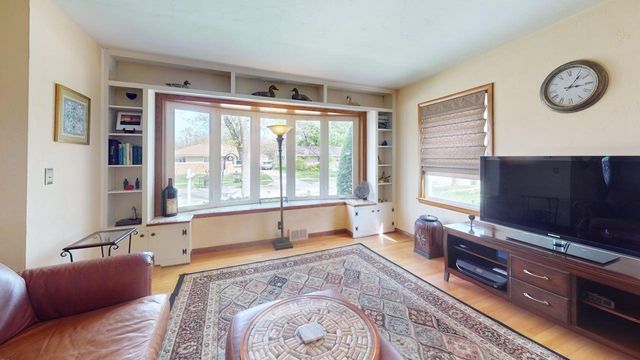 2945 104th STREET, West Allis, WI 53227