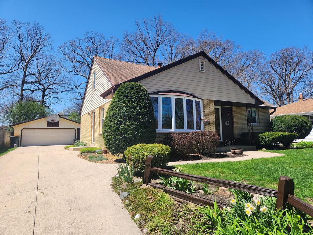 2945 104th STREET, West Allis, WI 53227
