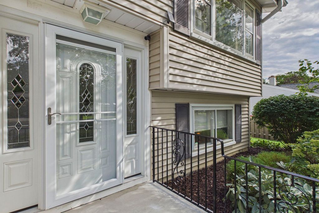 312 W Goebel Drive, Lombard, IL 60148 — photo 2