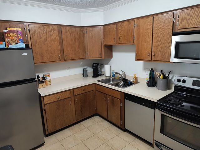 520 Biesterfield Road 318, Elk Grove Village, IL 60007