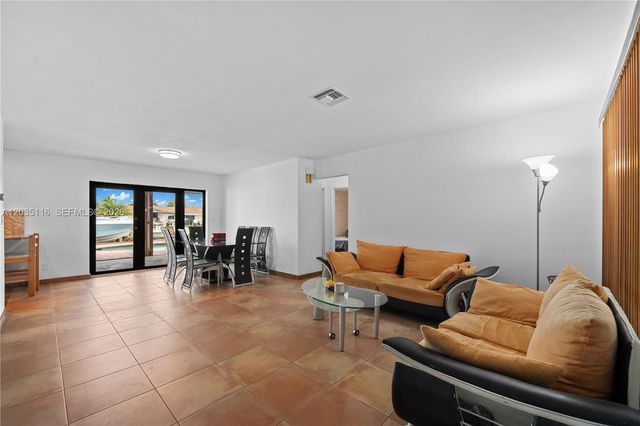 2447 SE 15th St, Pompano Beach, FL 33062