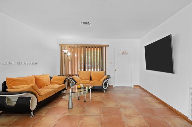 2447 SE 15th St, Pompano Beach, FL 33062