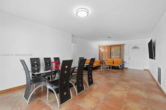 2447 SE 15th St, Pompano Beach, FL 33062