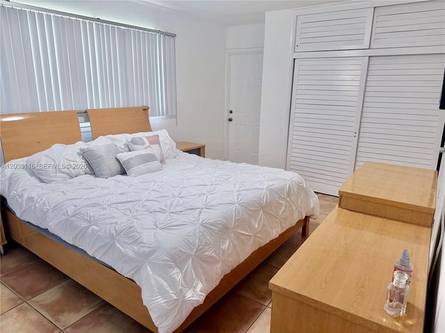 2447 SE 15th St, Pompano Beach, FL 33062