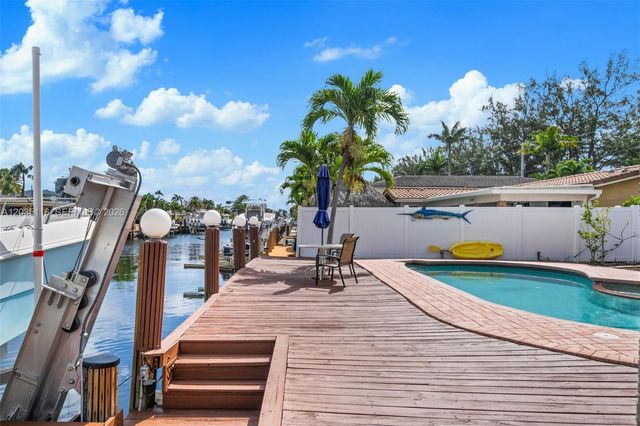 2447 SE 15th St, Pompano Beach, FL 33062