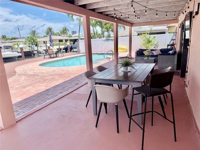2447 SE 15th St, Pompano Beach, FL 33062