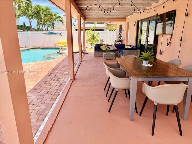 2447 SE 15th St, Pompano Beach, FL 33062