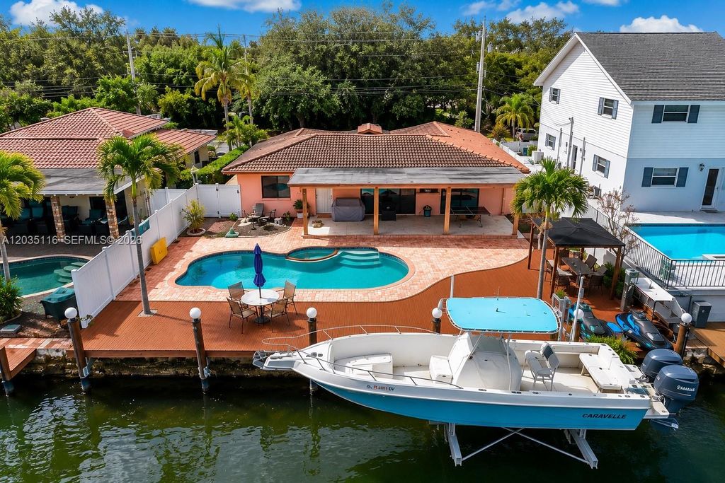 2447 SE 15th St, Pompano Beach, FL 33062