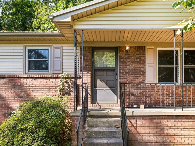 28 Fairhaven Court, Asheville, NC 28803
