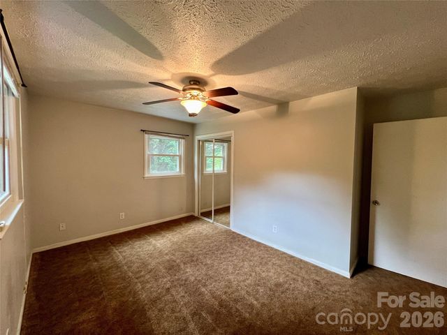 28 Fairhaven Court, Asheville, NC 28803