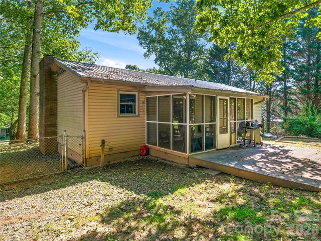28 Fairhaven Court, Asheville, NC 28803