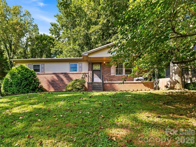 28 Fairhaven Court, Asheville, NC 28803