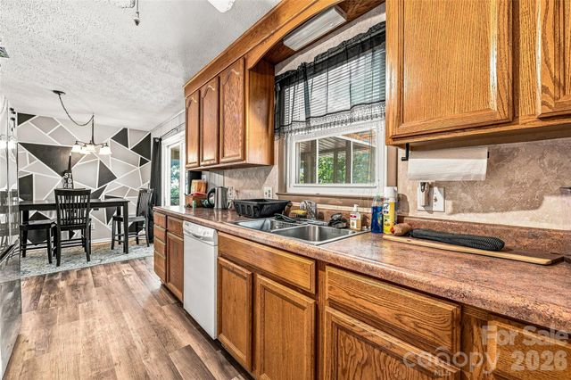 28 Fairhaven Court, Asheville, NC 28803