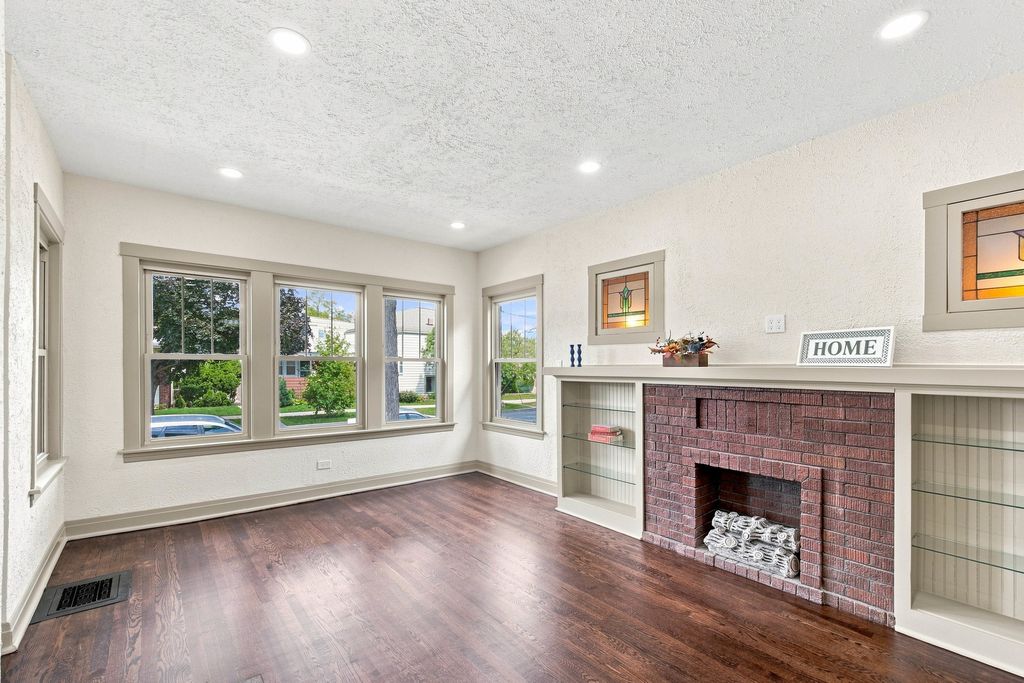 5941 W Waveland Avenue, Chicago, IL 60634 — photo 4