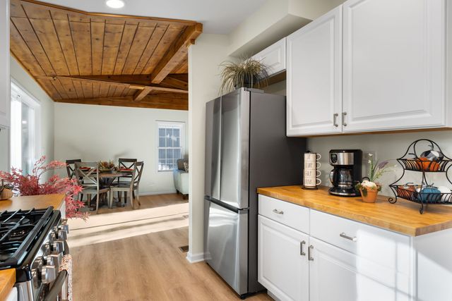 275 Indian Trail, Lake In The Hills, IL 60156