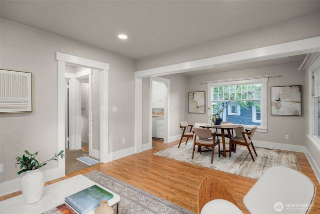 5704 35th Ave NE, Seattle, WA 98105