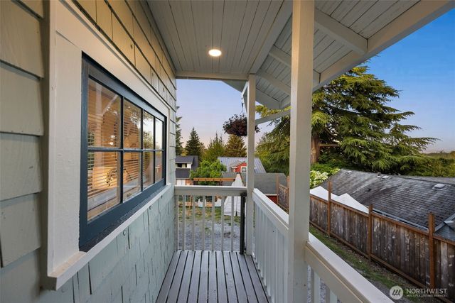 5704 35th Ave NE, Seattle, WA 98105