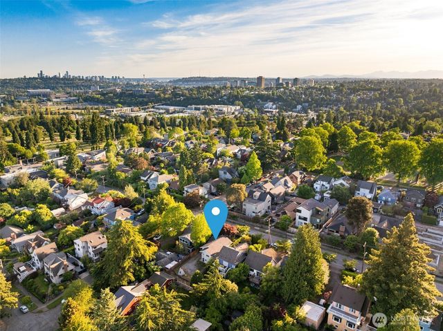 5704 35th Ave NE, Seattle, WA 98105