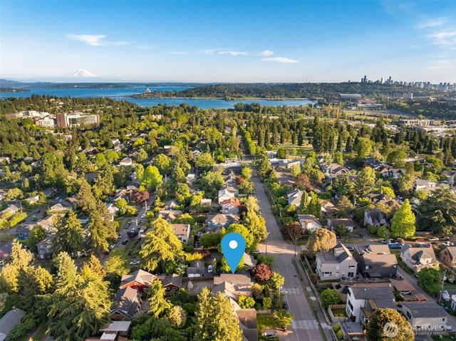5704 35th Ave NE, Seattle, WA 98105