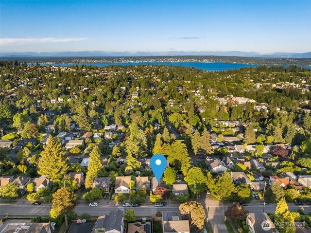 5704 35th Ave NE, Seattle, WA 98105