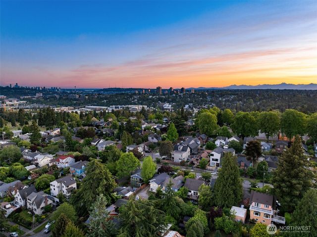 5704 35th Ave NE, Seattle, WA 98105