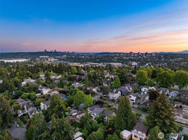 5704 35th Ave NE, Seattle, WA 98105