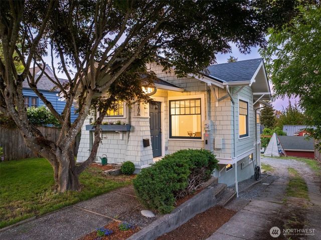 5704 35th Ave NE, Seattle, WA 98105